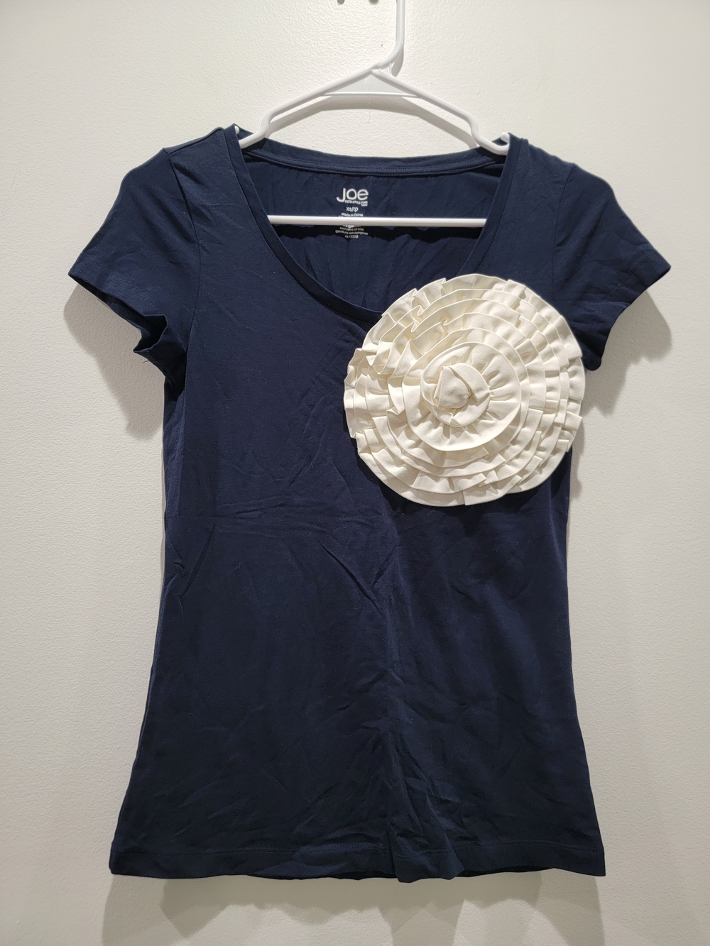 Joe Fresh Navy Tee with Cream Rosette Accent Sz XS